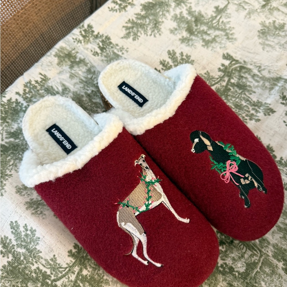 Lands' End Red Holiday Slippers with Dog Motif Size 9